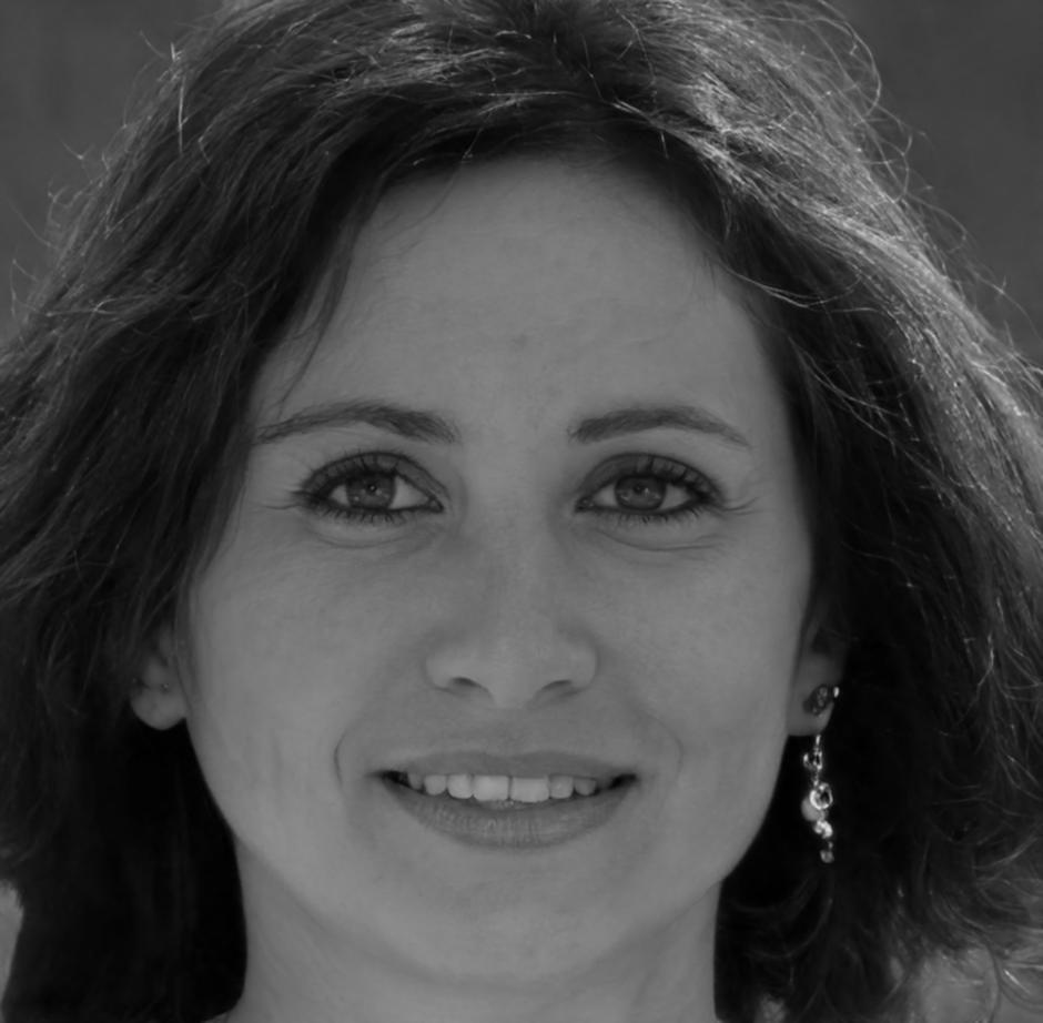 Dra. Elena Martín, especialista en análisis financiero